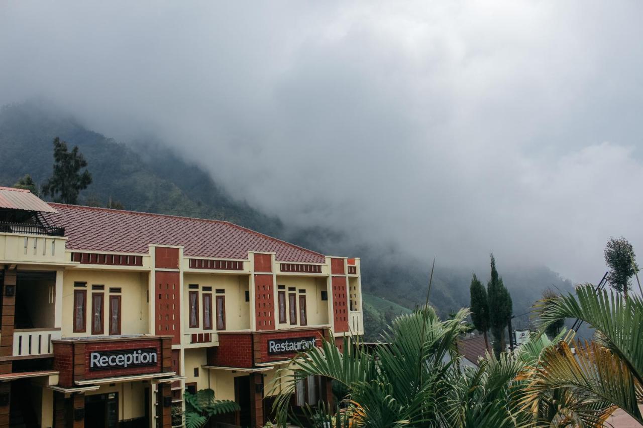 Sm Bromo Hotel Probolinggo Exterior photo